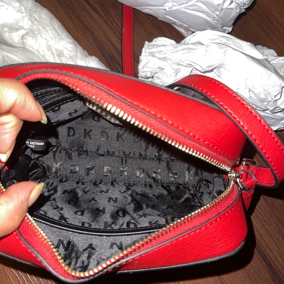 DKNY Faye-Top Zip Camera Bag - New Crossbody Bags - Picture 5 of 5